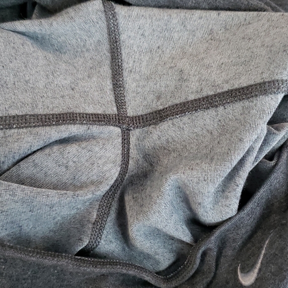 NIKE women's Dri-Fit No drawstring athletic capri - Picture 5 of 10